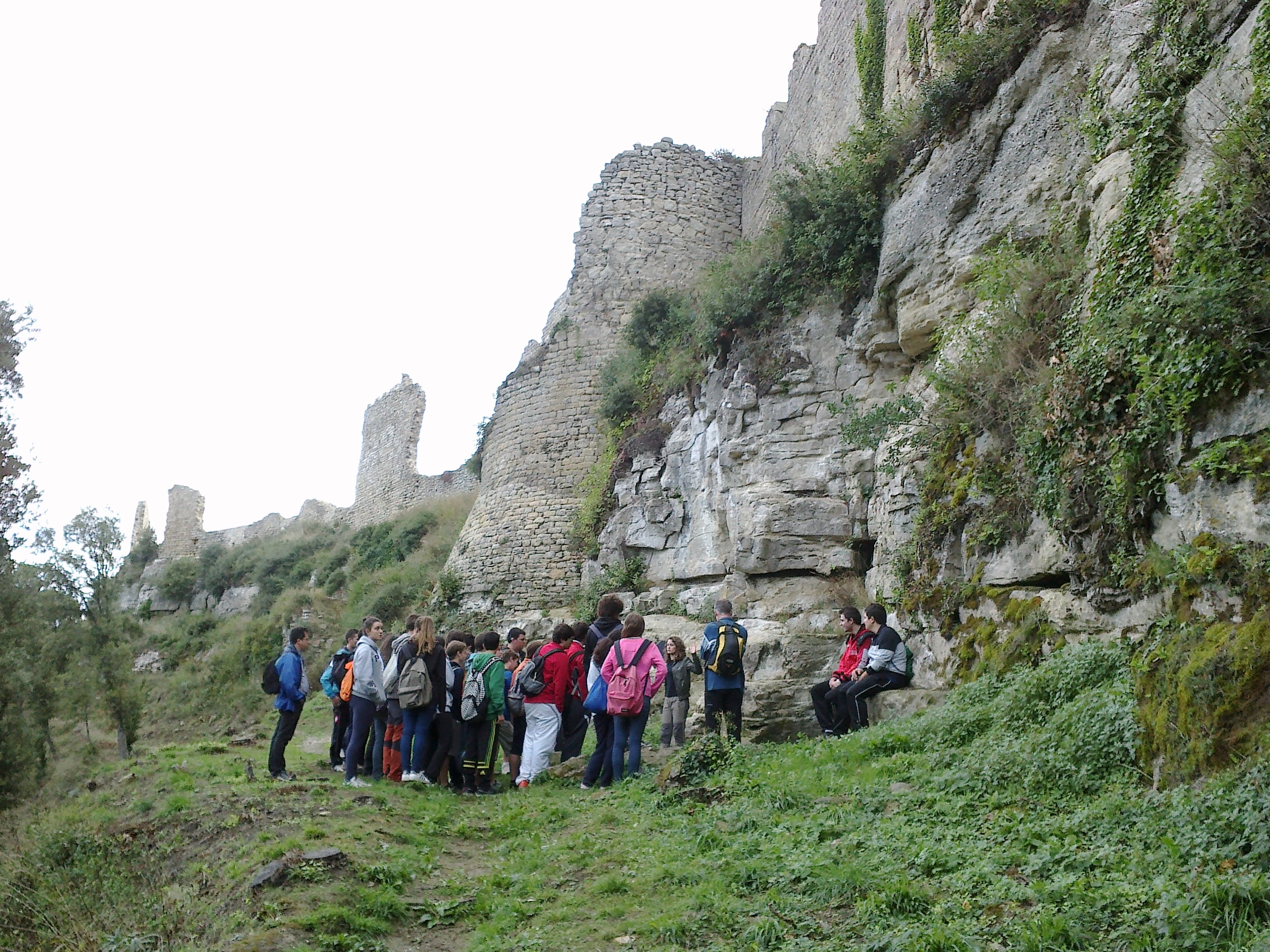 Visita de l'IES Pere Barnils al castell de Sant Martí